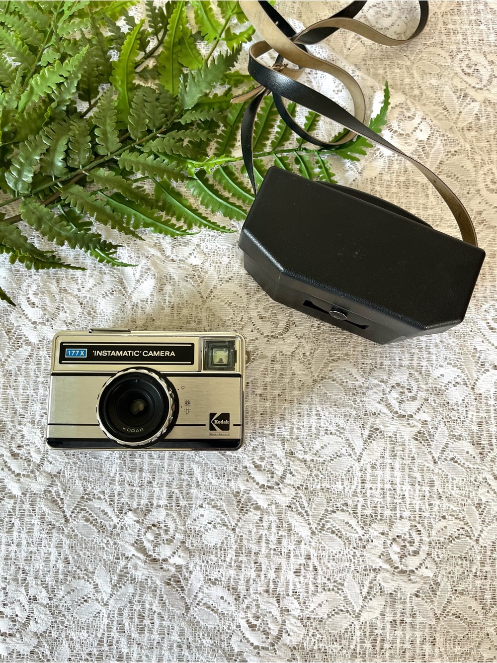 Parts/Decoration 70’s Kodak Instamatic Film Camera 177x w Carry Case
